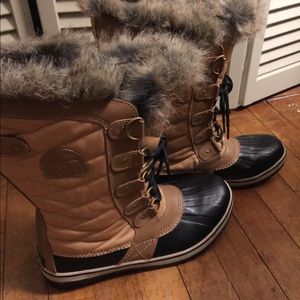 Sorel boots 10 Like new wore twice